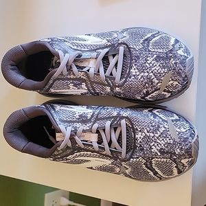 Women's Brooks Adrenaline 20 size 11